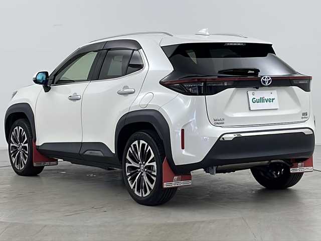 トヨタ ヤリスクロス ハイブリッド Z 道央・札幌 2020(令2)年 1.8万km ホワイトパールクリスタルシャイン ・4WD/・寒冷地仕様/・純正ナビ&BT&USB&AppleCarplay&AndroidAuto/・パワーバックドア/・全方位カメラ /・トヨタセーフティセンス/・衝突軽減ブレーキ /・コーナーセンサー/・ダウンヒルアシストコントロール/・アダプティブクルーズコントロール /・レーンキープアシスト/・ヘッドアップディスプレイ/・ブラインドスポットモニター/・D席パワーシート/・前席シートヒーター /・ハーフレザーシート/・ETC/・純正フロアマット/・電動格納ミラー/・ドアミラーヒーター/・LEDヘッドライト/・オートライト/・オートマチックハイビーム/・スマートキー /・スペアキー