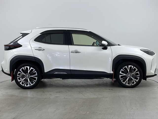 トヨタ ヤリスクロス ハイブリッド Z 道央・札幌 2020(令2)年 1.8万km ホワイトパールクリスタルシャイン ・4WD/・寒冷地仕様/・純正ナビ&BT&USB&AppleCarplay&AndroidAuto/・パワーバックドア/・全方位カメラ /・トヨタセーフティセンス/・衝突軽減ブレーキ /・コーナーセンサー/・ダウンヒルアシストコントロール/・アダプティブクルーズコントロール /・レーンキープアシスト/・ヘッドアップディスプレイ/・ブラインドスポットモニター/・D席パワーシート/・前席シートヒーター /・ハーフレザーシート/・ETC/・純正フロアマット/・電動格納ミラー/・ドアミラーヒーター/・LEDヘッドライト/・オートライト/・オートマチックハイビーム/・スマートキー /・スペアキー