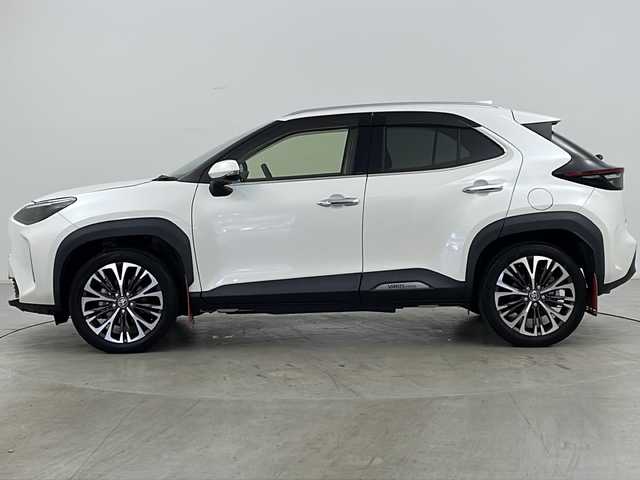 トヨタ ヤリスクロス ハイブリッド Z 道央・札幌 2020(令2)年 1.8万km ホワイトパールクリスタルシャイン ・4WD/・寒冷地仕様/・純正ナビ&BT&USB&AppleCarplay&AndroidAuto/・パワーバックドア/・全方位カメラ /・トヨタセーフティセンス/・衝突軽減ブレーキ /・コーナーセンサー/・ダウンヒルアシストコントロール/・アダプティブクルーズコントロール /・レーンキープアシスト/・ヘッドアップディスプレイ/・ブラインドスポットモニター/・D席パワーシート/・前席シートヒーター /・ハーフレザーシート/・ETC/・純正フロアマット/・電動格納ミラー/・ドアミラーヒーター/・LEDヘッドライト/・オートライト/・オートマチックハイビーム/・スマートキー /・スペアキー