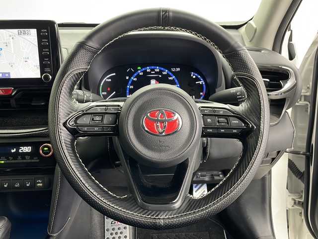トヨタ ヤリスクロス ハイブリッド Z 道央・札幌 2020(令2)年 1.8万km ホワイトパールクリスタルシャイン ・4WD/・寒冷地仕様/・純正ナビ&BT&USB&AppleCarplay&AndroidAuto/・パワーバックドア/・全方位カメラ /・トヨタセーフティセンス/・衝突軽減ブレーキ /・コーナーセンサー/・ダウンヒルアシストコントロール/・アダプティブクルーズコントロール /・レーンキープアシスト/・ヘッドアップディスプレイ/・ブラインドスポットモニター/・D席パワーシート/・前席シートヒーター /・ハーフレザーシート/・ETC/・純正フロアマット/・電動格納ミラー/・ドアミラーヒーター/・LEDヘッドライト/・オートライト/・オートマチックハイビーム/・スマートキー /・スペアキー
