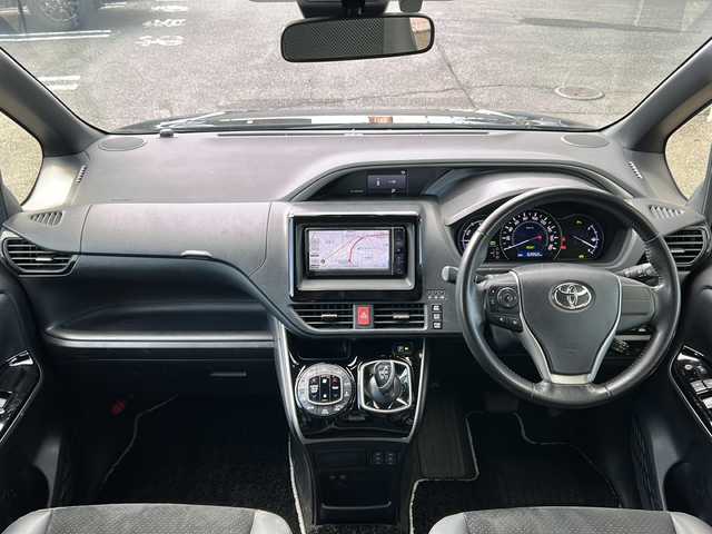 トヨタ ヴォクシー ハイブリッド ZS 煌Ⅲ 岩手県 2020(令2)年 6.4万km ブラック ワンオーナー /社外SDナビ /両側電動スライドドア /社外後席モニター　/フルセグTV /バックカメラ/前席シートヒーター /フロントワイパーデアイサー /衝突軽減装置 /オートハイビーム /オートライト/革巻きステアリング/スマートキー/純正エンジンスターター/TRC /ビルトインETC /USB×2/ドアバイザー/フロアマット/ハーフレザーシート/保証書　取説　ナビ取説