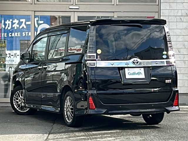 トヨタ ヴォクシー ハイブリッド ZS 煌Ⅲ 岩手県 2020(令2)年 6.4万km ブラック ワンオーナー /社外SDナビ /両側電動スライドドア /社外後席モニター　/フルセグTV /バックカメラ/前席シートヒーター /フロントワイパーデアイサー /衝突軽減装置 /オートハイビーム /オートライト/革巻きステアリング/スマートキー/純正エンジンスターター/TRC /ビルトインETC /USB×2/ドアバイザー/フロアマット/ハーフレザーシート/保証書　取説　ナビ取説