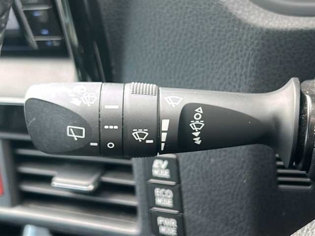 トヨタ ヴォクシー ハイブリッド ZS 煌Ⅲ 岩手県 2020(令2)年 6.4万km ブラック ワンオーナー /社外SDナビ /両側電動スライドドア /社外後席モニター　/フルセグTV /バックカメラ/前席シートヒーター /フロントワイパーデアイサー /衝突軽減装置 /オートハイビーム /オートライト/革巻きステアリング/スマートキー/純正エンジンスターター/TRC /ビルトインETC /USB×2/ドアバイザー/フロアマット/ハーフレザーシート/保証書　取説　ナビ取説