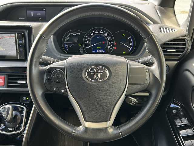 トヨタ ヴォクシー ハイブリッド ZS 煌Ⅲ 岩手県 2020(令2)年 6.4万km ブラック ワンオーナー /社外SDナビ /両側電動スライドドア /社外後席モニター　/フルセグTV /バックカメラ/前席シートヒーター /フロントワイパーデアイサー /衝突軽減装置 /オートハイビーム /オートライト/革巻きステアリング/スマートキー/純正エンジンスターター/TRC /ビルトインETC /USB×2/ドアバイザー/フロアマット/ハーフレザーシート/保証書　取説　ナビ取説