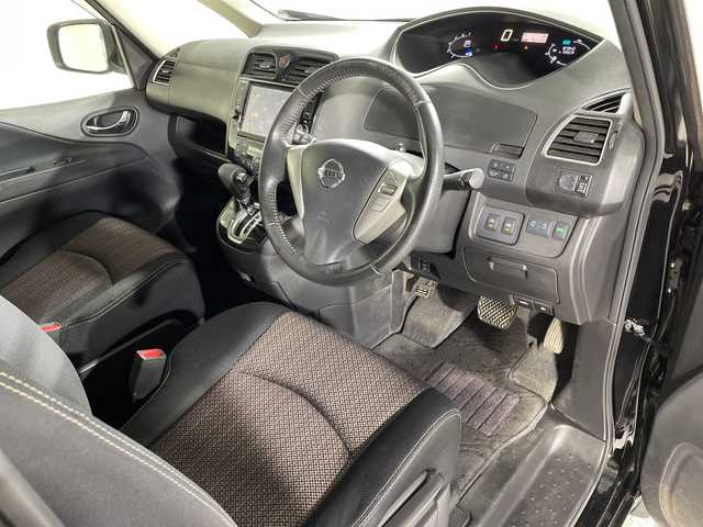 日産 セレナ ハイウェイS G S HV Aセーフ 神奈川県 2015(平27)年 8.8万km ダイヤモンドブラック 純正8型SDナビゲーション【MM514D-L】/フルセグ CD DVD　Bluetooth　USB　AM FM ipod　SDMUSICSTOCKER　/アラウンドビューモニター/純正フリップダウンモニター/両側電動スライドドア【サンシェード】/クルーズコントロール/エマージェンシープレーキ/LDW車線逸脱警報/ふらつき警報/アイドリングストップ/前後ソナー/純正ビルトインETC/自動防眩ミラー/2列目3列目シートバックテーブル/革巻きステアリング/ステアリングスイッチ/イオンクリーンオートエアコン/プッシュスタート/インテリジェントキー/LEDヘッドランプ/オートライト/フロントフォグ/純正16インチアルミホイール/純正サイドスポイラー/