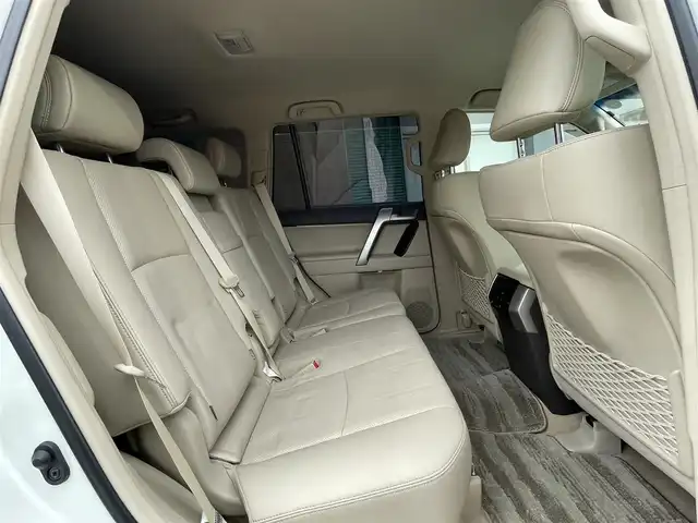 トヨタ ランドクルーザー プラド TX Lパッケージ 香川県 2023(令5)年 0.9万km ホワイトパールクリスタルシャイン 純正ナビ/【Bluetooth/DVD/CD】/フルセグテレビ/バックカメラ/シートヒーター/エアシート/パワーシート/プッシュスタート/オートマチックハイビーム/ETC/純正フロアマット