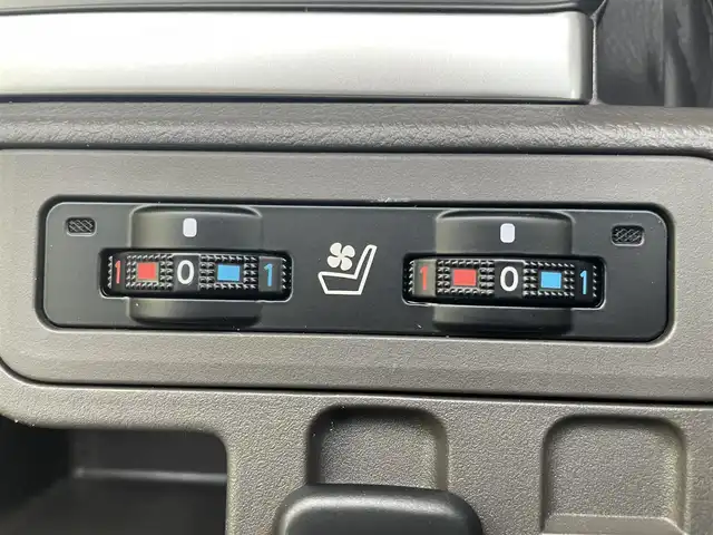 トヨタ ランドクルーザー プラド TX Lパッケージ 香川県 2023(令5)年 0.9万km ホワイトパールクリスタルシャイン 純正ナビ/【Bluetooth/DVD/CD】/フルセグテレビ/バックカメラ/シートヒーター/エアシート/パワーシート/プッシュスタート/オートマチックハイビーム/ETC/純正フロアマット