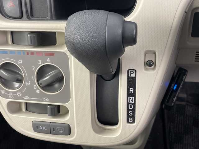 ダイハツ ムーヴ L SAⅢ 埼玉県 2019(平31)年 4.9万km ホワイト 社外ナビ/(Bluetooth/CD/DVD/USB/iPod/HDMI/FM/AM)/ワンセグテレビ/バックカメラ/ETC/前方ドライブレコーダー/衝突被害軽減ブレーキ/車線逸脱警報/オートハイビーム/ハロゲンヘッドライト/純正フロアマット