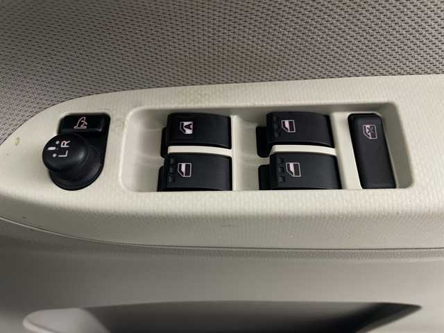 ダイハツ ムーヴ L SAⅢ 埼玉県 2019(平31)年 4.9万km ホワイト 社外ナビ/(Bluetooth/CD/DVD/USB/iPod/HDMI/FM/AM)/ワンセグテレビ/バックカメラ/ETC/前方ドライブレコーダー/衝突被害軽減ブレーキ/車線逸脱警報/オートハイビーム/ハロゲンヘッドライト/純正フロアマット