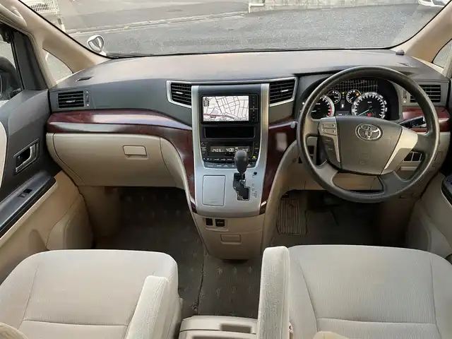 トヨタ ヴェルファイア 2．4X 埼玉県 2010(平22)年 8.3万km ホワイトパールクリスタルシャイン ・純正ナビ：フルセグテレビ/・バックカメラ/・ETC/・ステアリングリモコン/・プッシュスタート/・スマートキー/・オートライト/・横滑り防止/・パーキングセンサー/・コーナーセンサー/・HIDヘッドライト/・フォグランプ/・取扱説明書/・スペアキー１個