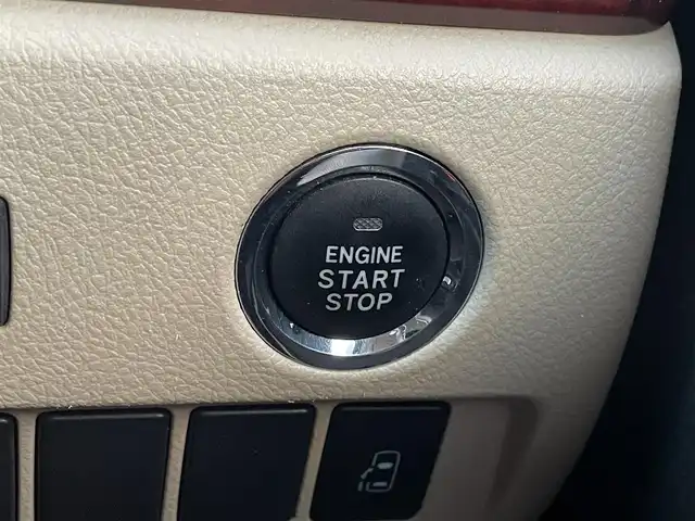 トヨタ ヴェルファイア 2．4X 埼玉県 2010(平22)年 8.3万km ホワイトパールクリスタルシャイン ・純正ナビ：フルセグテレビ/・バックカメラ/・ETC/・ステアリングリモコン/・プッシュスタート/・スマートキー/・オートライト/・横滑り防止/・パーキングセンサー/・コーナーセンサー/・HIDヘッドライト/・フォグランプ/・取扱説明書/・スペアキー１個