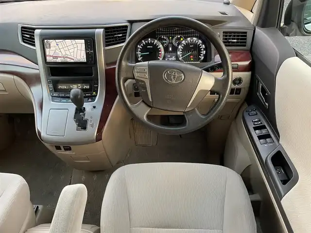 トヨタ ヴェルファイア 2．4X 埼玉県 2010(平22)年 8.3万km ホワイトパールクリスタルシャイン ・純正ナビ：フルセグテレビ/・バックカメラ/・ETC/・ステアリングリモコン/・プッシュスタート/・スマートキー/・オートライト/・横滑り防止/・パーキングセンサー/・コーナーセンサー/・HIDヘッドライト/・フォグランプ/・取扱説明書/・スペアキー１個