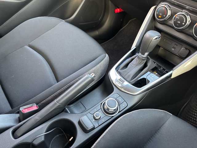 マツダ マツダ２ 15BD 福岡県 2023(令5)年 0.6万km ソウルレッドクリスタルM ワンオーナー/純正ナビ/（AM/FM/USB/Bluetooth/フルセグTV）/アラウンドビューモニター/横滑り防止/レーンキープ/衝突軽減ブレーキ/ブラインドスポットモニタリング/アイドリングストップ/ドライブレコーダー（前後）/パーキングアシスト/ハンズフリー/ビルドインETC/VIEWボタン/オートライト/電格ミラー/プッシュスタート/保証書/取扱説明書/スペアキー×１