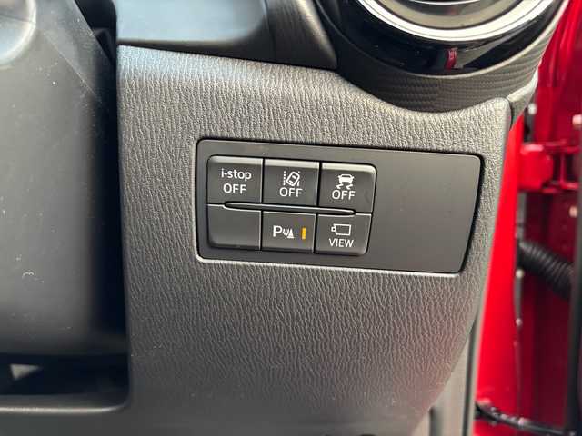 マツダ マツダ２ 15BD 福岡県 2023(令5)年 0.6万km ソウルレッドクリスタルM ワンオーナー/純正ナビ/（AM/FM/USB/Bluetooth/フルセグTV）/アラウンドビューモニター/横滑り防止/レーンキープ/衝突軽減ブレーキ/ブラインドスポットモニタリング/アイドリングストップ/ドライブレコーダー（前後）/パーキングアシスト/ハンズフリー/ビルドインETC/VIEWボタン/オートライト/電格ミラー/プッシュスタート/保証書/取扱説明書/スペアキー×１