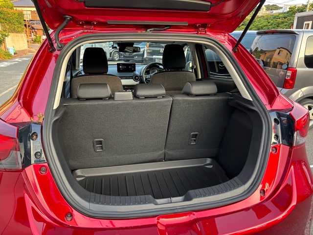 マツダ マツダ２ 15BD 福岡県 2023(令5)年 0.6万km ソウルレッドクリスタルM ワンオーナー/純正ナビ/（AM/FM/USB/Bluetooth/フルセグTV）/アラウンドビューモニター/横滑り防止/レーンキープ/衝突軽減ブレーキ/ブラインドスポットモニタリング/アイドリングストップ/ドライブレコーダー（前後）/パーキングアシスト/ハンズフリー/ビルドインETC/VIEWボタン/オートライト/電格ミラー/プッシュスタート/保証書/取扱説明書/スペアキー×１