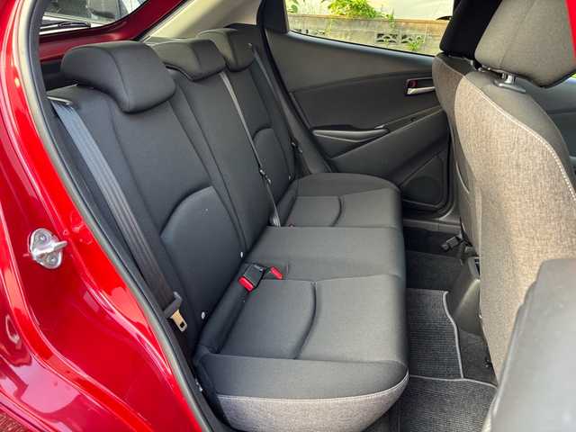 マツダ マツダ２ 15BD 福岡県 2023(令5)年 0.6万km ソウルレッドクリスタルM ワンオーナー/純正ナビ/（AM/FM/USB/Bluetooth/フルセグTV）/アラウンドビューモニター/横滑り防止/レーンキープ/衝突軽減ブレーキ/ブラインドスポットモニタリング/アイドリングストップ/ドライブレコーダー（前後）/パーキングアシスト/ハンズフリー/ビルドインETC/VIEWボタン/オートライト/電格ミラー/プッシュスタート/保証書/取扱説明書/スペアキー×１