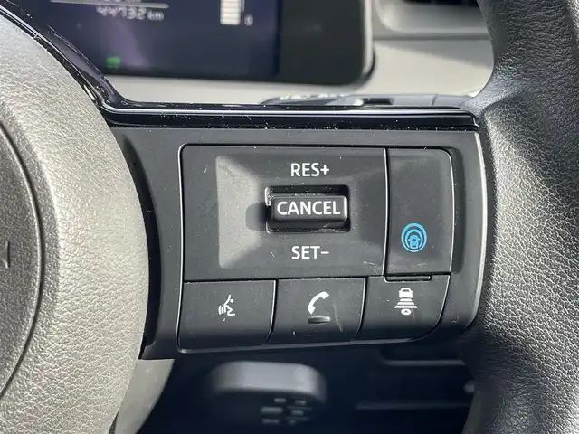 日産 ノート X 島根県 2021(令3)年 4.5万km バーガンディー 登録時走行距離44732km/保証書/取扱説明書/純正メーカーディスプレイオーディオ/アラウンドビューモニター/バックカメラ/フルセグTV/Applecarplay/デジタルインナーミラー/ドライブレコーダー/レーンキープアシスト/衝突被害軽減ブレーキ/横滑り防止装置/インテリジェンスクルーズコントロール/前後コーナーセンサー/プッシュスタート/電動格納式ドアミラー/オートライト/オートマチックハイビーム/ＬＥＤヘッドライト/スペアキー/ＥＴＣ2.0/純正15インチアルミ