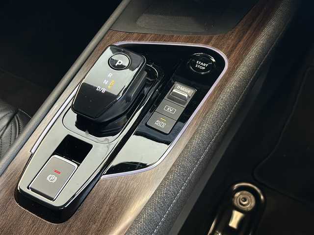 日産 オーラ G レザーエディション 岐阜県 2021(令3)年 2.7万km ガーネットレッド/スーパーブラック 2トーン Pro PILOT/BOSEプレミアムサウンド/置くだけ充電/純正ナビゲーション/アラウンドビューモニター/AppleCarPlay/フルセグテレビ/Bluetooth/USB接続/ETC2.0/インテリジェントクルーズコントロール/デジタルインナーミラー/ブラインドスポットモニター/オートエアコン/革シート/プッシュスタート/スマートキー/純正フロアマット/純正アルミホイール/前後コーナーセンサー/LEDヘッドライト/オートライト/オートマチックハイビーム