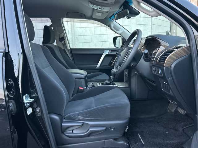 トヨタ ランドクルーザー プラド TX 神奈川県 2019(平31)年 5.1万km ブラック ワンオーナー/純正ナビ（CD/DVD/FM/AM/SD/BT/フルセグTV)/バックカメラ/前方ドライブレコーダー/ETC2.0/レーダークルーズコントロール/レーンキープアシスト/プリクラッシュ/前後コーナーセンサー/横滑り防止装置/純正フロアマット/社外アルミホイール/ルーフレール/ドアバイザー/両側サイドステップ/サイドアンダーミラー/フォグランプ/オートライト/ISOFIX/スペアキー×１/保証書/取扱説明書