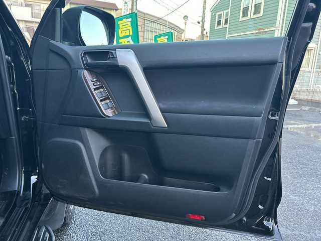 トヨタ ランドクルーザー プラド TX 神奈川県 2019(平31)年 5.1万km ブラック ワンオーナー/純正ナビ（CD/DVD/FM/AM/SD/BT/フルセグTV)/バックカメラ/前方ドライブレコーダー/ETC2.0/レーダークルーズコントロール/レーンキープアシスト/プリクラッシュ/前後コーナーセンサー/横滑り防止装置/純正フロアマット/社外アルミホイール/ルーフレール/ドアバイザー/両側サイドステップ/サイドアンダーミラー/フォグランプ/オートライト/ISOFIX/スペアキー×１/保証書/取扱説明書