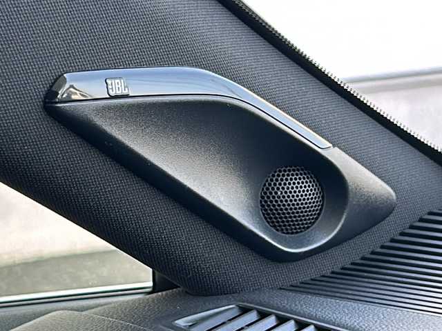 トヨタ ハリアー Z 岐阜県 2021(令3)年 3万km ホワイトパールクリスタルシャイン /ワンオーナー//メーカーJBL12.3インチナビ/(Bluetooth/フルセグTV/Miracast)//バックカメラ//ドラレコ前後//純正デジタルインナーミラー//ASSURAレーダー探知機//トヨタセーフティーセンス/(プリクラッシュセーフティー/レーントーシングアシスト/ロードサインアシスト/レーダークルーズコントロール/先行車発進告知/ITSConnect)//ブラインドスポットモニター//リヤクロストラフィックアラート//クリアランスソナー//パーキングサポートブレーキ(前後)//モデリスタフルエアロ//社外R17AWスタッドレスタイヤ×4//JBLスピーカー//パワーシート(D席)//パワーバックドア//ビルトインETC2.0//ステアリングスイッチ//スマートキー//スペアキー×1//取説