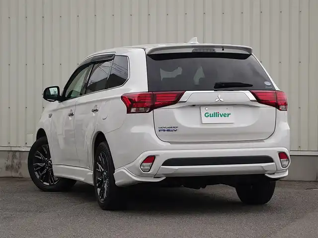 三菱 アウトランダー ＰＨＥＶ Sエディション 山形県 2017(平29)年 16.1万km シルキーホワイト 4WD/衝突被害軽減システム/サンルーフ/純正ディスプレイオーディオ/　　【BT　AUX　USB】/全周囲カメラ/パワーバックドア/レーダークルーズコントロール/LEDオートライト/シートヒーター/純正18インチアルミホイール/パドルシフト/ステアリングスイッチ/純正フロアマット/スマートキー/ETC