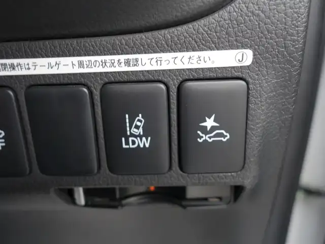 三菱 アウトランダー ＰＨＥＶ Sエディション 山形県 2017(平29)年 16.1万km シルキーホワイト 4WD/衝突被害軽減システム/サンルーフ/純正ディスプレイオーディオ/　　【BT　AUX　USB】/全周囲カメラ/パワーバックドア/レーダークルーズコントロール/LEDオートライト/シートヒーター/純正18インチアルミホイール/パドルシフト/ステアリングスイッチ/純正フロアマット/スマートキー/ETC