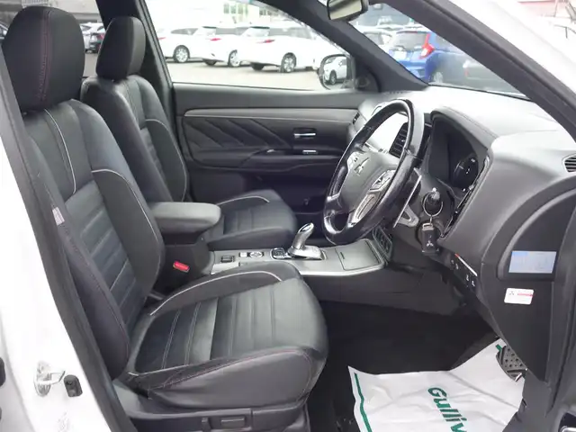 三菱 アウトランダー ＰＨＥＶ Sエディション 山形県 2017(平29)年 16.1万km シルキーホワイト 4WD/衝突被害軽減システム/サンルーフ/純正ディスプレイオーディオ/　　【BT　AUX　USB】/全周囲カメラ/パワーバックドア/レーダークルーズコントロール/LEDオートライト/シートヒーター/純正18インチアルミホイール/パドルシフト/ステアリングスイッチ/純正フロアマット/スマートキー/ETC