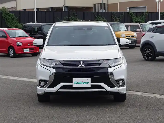 三菱 アウトランダー ＰＨＥＶ Sエディション 山形県 2017(平29)年 16.1万km シルキーホワイト 4WD/衝突被害軽減システム/サンルーフ/純正ディスプレイオーディオ/　　【BT　AUX　USB】/全周囲カメラ/パワーバックドア/レーダークルーズコントロール/LEDオートライト/シートヒーター/純正18インチアルミホイール/パドルシフト/ステアリングスイッチ/純正フロアマット/スマートキー/ETC