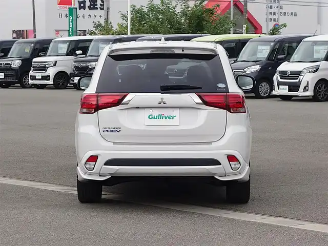 三菱 アウトランダー ＰＨＥＶ Sエディション 山形県 2017(平29)年 16.1万km シルキーホワイト 4WD/衝突被害軽減システム/サンルーフ/純正ディスプレイオーディオ/　　【BT　AUX　USB】/全周囲カメラ/パワーバックドア/レーダークルーズコントロール/LEDオートライト/シートヒーター/純正18インチアルミホイール/パドルシフト/ステアリングスイッチ/純正フロアマット/スマートキー/ETC