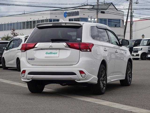 三菱 アウトランダー ＰＨＥＶ Sエディション 山形県 2017(平29)年 16.1万km シルキーホワイト 4WD/衝突被害軽減システム/サンルーフ/純正ディスプレイオーディオ/　　【BT　AUX　USB】/全周囲カメラ/パワーバックドア/レーダークルーズコントロール/LEDオートライト/シートヒーター/純正18インチアルミホイール/パドルシフト/ステアリングスイッチ/純正フロアマット/スマートキー/ETC