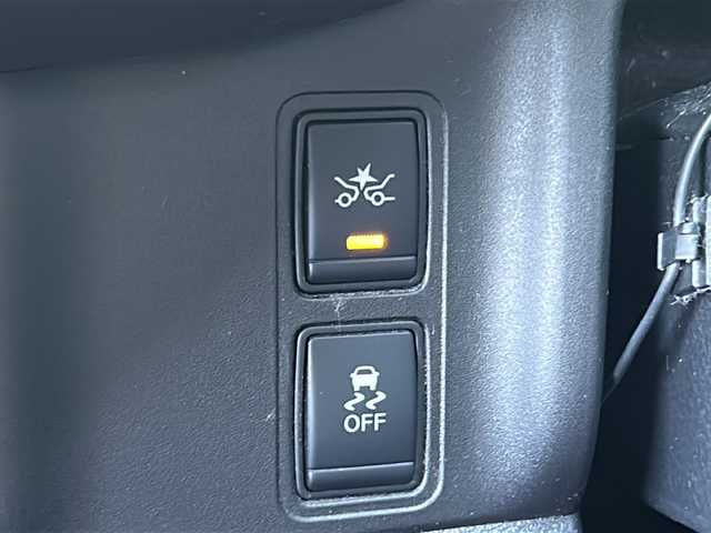 日産 セレナ X Vセレクション 広島県 2018(平30)年 8万km ダイヤモンドブラック 2トーン 禁煙車/セーフティパックA/エマージェンシーブレーキ/車線逸脱警報/クルーズコントロール/コーナーセンサー/純正９型ナビ（MM517D-L）/・フルセグ/CD/DVD/Blu-ray/Bluetooth/AUX/USB/アラウンドビューモニター/パーキングアシスト/両側パワースライドドア/スマートキー/プッシュスタート/LEDヘッドライト/オートライト/リアクーラー/純正ドアバイザー/ビルトインETC/純正15インチホイール/W+サイド+カーテンエアバック