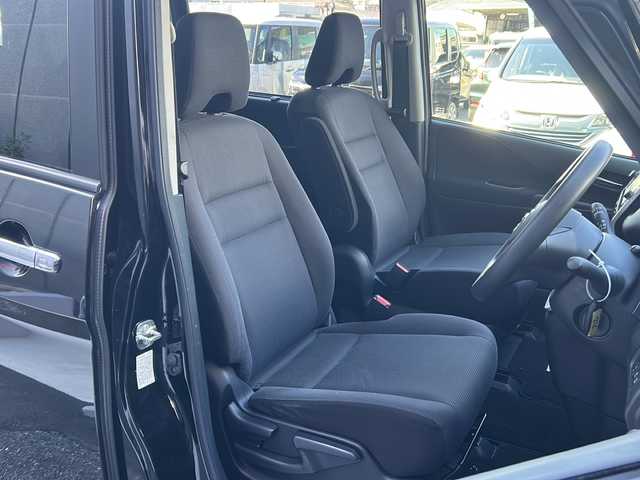 日産 セレナ X Vセレクション 広島県 2018(平30)年 8万km ダイヤモンドブラック 2トーン 禁煙車/セーフティパックA/エマージェンシーブレーキ/車線逸脱警報/クルーズコントロール/コーナーセンサー/純正９型ナビ（MM517D-L）/・フルセグ/CD/DVD/Blu-ray/Bluetooth/AUX/USB/アラウンドビューモニター/パーキングアシスト/両側パワースライドドア/スマートキー/プッシュスタート/LEDヘッドライト/オートライト/リアクーラー/純正ドアバイザー/ビルトインETC/純正15インチホイール/W+サイド+カーテンエアバック