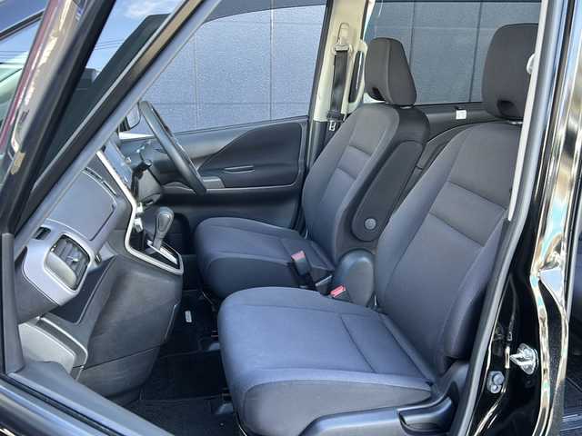 日産 セレナ X Vセレクション 広島県 2018(平30)年 8万km ダイヤモンドブラック 2トーン 禁煙車/セーフティパックA/エマージェンシーブレーキ/車線逸脱警報/クルーズコントロール/コーナーセンサー/純正９型ナビ（MM517D-L）/・フルセグ/CD/DVD/Blu-ray/Bluetooth/AUX/USB/アラウンドビューモニター/パーキングアシスト/両側パワースライドドア/スマートキー/プッシュスタート/LEDヘッドライト/オートライト/リアクーラー/純正ドアバイザー/ビルトインETC/純正15インチホイール/W+サイド+カーテンエアバック