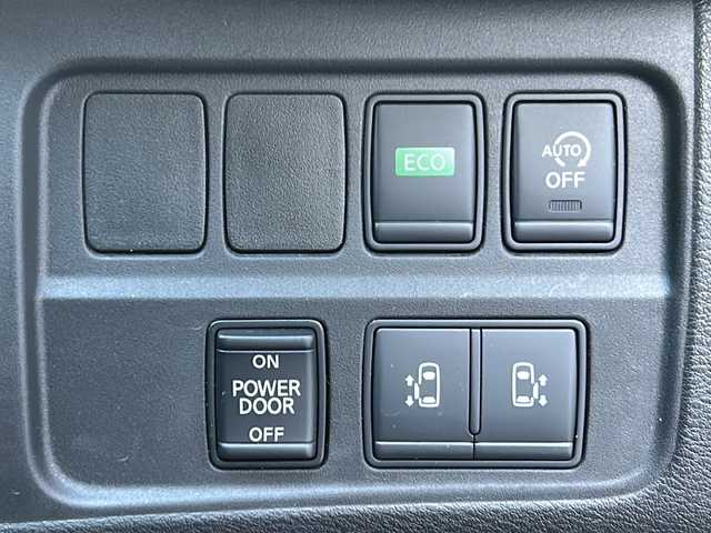 日産 セレナ X Vセレクション 広島県 2018(平30)年 8万km ダイヤモンドブラック 2トーン 禁煙車/セーフティパックA/エマージェンシーブレーキ/車線逸脱警報/クルーズコントロール/コーナーセンサー/純正９型ナビ（MM517D-L）/・フルセグ/CD/DVD/Blu-ray/Bluetooth/AUX/USB/アラウンドビューモニター/パーキングアシスト/両側パワースライドドア/スマートキー/プッシュスタート/LEDヘッドライト/オートライト/リアクーラー/純正ドアバイザー/ビルトインETC/純正15インチホイール/W+サイド+カーテンエアバック