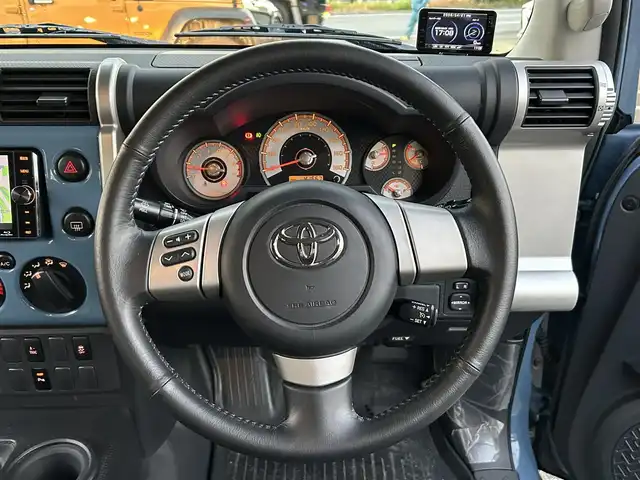 トヨタ ＦＪクルーザー カラーパッケージ 福岡県 2016(平28)年 4.2万km ライトブルー Panasonic製ナビ（CN-RX02WD）/（AM/FM/BT/DVD/フルセグTV）/クルーズコントロール/バックカメラ/背面タイヤ/ETC/クリアランスソナー/フォグライト（リア/フロント）/社外16インチアルミホイール/横滑り防止装置/ステアリングスイッチ/ドアバイザー/取扱説明書/保証書