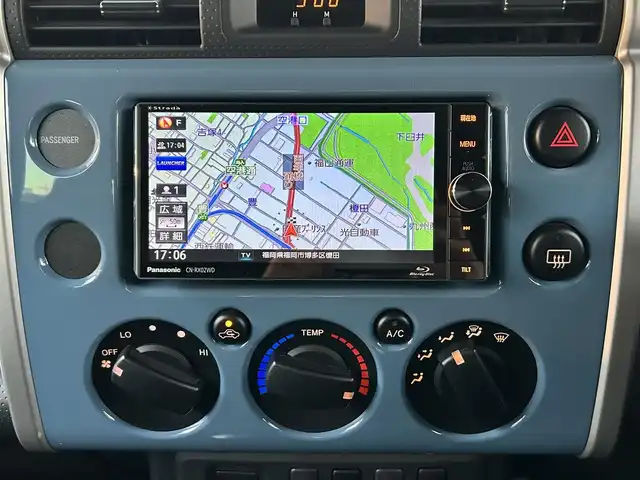 トヨタ ＦＪクルーザー カラーパッケージ 福岡県 2016(平28)年 4.2万km ライトブルー Panasonic製ナビ（CN-RX02WD）/（AM/FM/BT/DVD/フルセグTV）/クルーズコントロール/バックカメラ/背面タイヤ/ETC/クリアランスソナー/フォグライト（リア/フロント）/社外16インチアルミホイール/横滑り防止装置/ステアリングスイッチ/ドアバイザー/取扱説明書/保証書