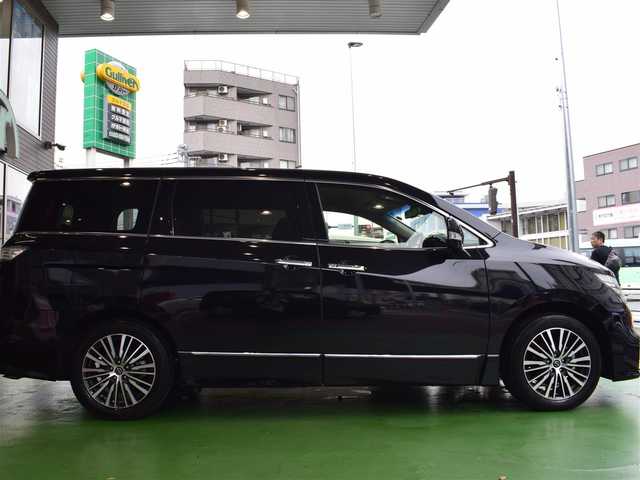 日産 エルグランド 250ハイウェイスターS 神奈川県 2022(令4)年 2.2万km 黒 ワンオーナー/新車時保証書/取扱説明書/純正7インチSDナビ/インテリジェントアラウンドビュー/ステアリングスイッチ/地デジ/USBソケット3個/両側パワースライドドア/LEDヘッドランプ/ブラウン調木目インパネ/オッドマン/革巻きステアリングホイール/スペアスマートキー