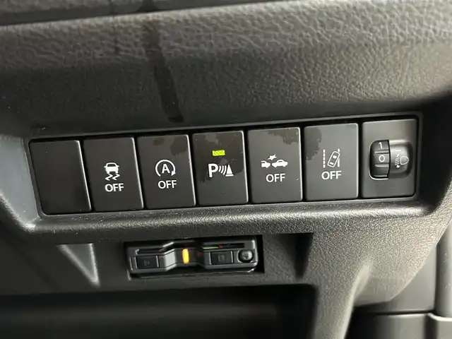 スズキ クロスビー HYBRID MV 鹿児島県 2021(令3)年 2.5万km ピュアホワイトパール/ブラック2トーンルーフ 禁煙車/社外SDナビ（KXM-E505W）/バックカメラ/前後ドライブレコーダー/ビルトインETC/フルセグTV/レーダークルーズコントロール/レーンキープアシスト/アイドリングストップ/パドルシフト/オートライト/オートマチックハイビーム/ヘッドライトレベライザー/ハロゲンヘッドライト/社外フロアマット/純正16インチアルミホイール/衝突被害軽減システム