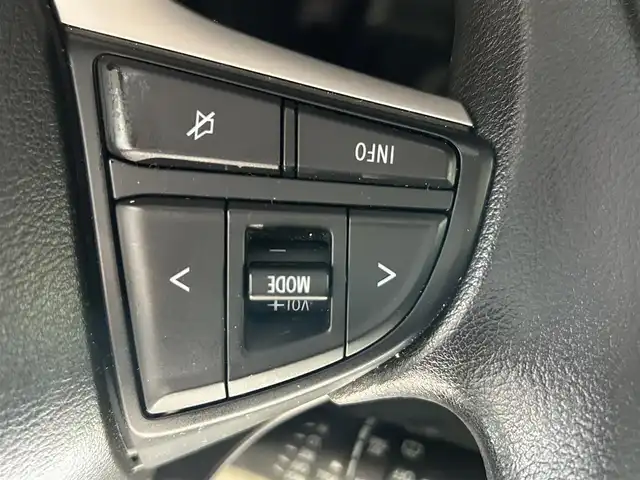 スズキ クロスビー HYBRID MV 鹿児島県 2021(令3)年 2.5万km ピュアホワイトパール/ブラック2トーンルーフ 禁煙車/社外SDナビ（KXM-E505W）/バックカメラ/前後ドライブレコーダー/ビルトインETC/フルセグTV/レーダークルーズコントロール/レーンキープアシスト/アイドリングストップ/パドルシフト/オートライト/オートマチックハイビーム/ヘッドライトレベライザー/ハロゲンヘッドライト/社外フロアマット/純正16インチアルミホイール/衝突被害軽減システム