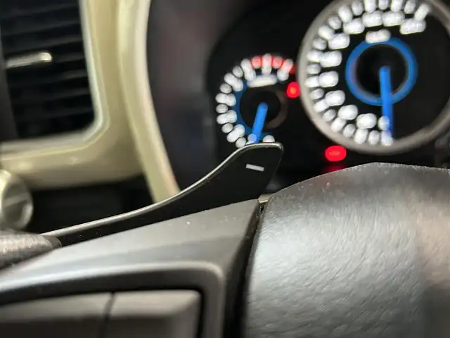 スズキ クロスビー HYBRID MV 鹿児島県 2021(令3)年 2.5万km ピュアホワイトパール/ブラック2トーンルーフ 禁煙車/社外SDナビ（KXM-E505W）/バックカメラ/前後ドライブレコーダー/ビルトインETC/フルセグTV/レーダークルーズコントロール/レーンキープアシスト/アイドリングストップ/パドルシフト/オートライト/オートマチックハイビーム/ヘッドライトレベライザー/ハロゲンヘッドライト/社外フロアマット/純正16インチアルミホイール/衝突被害軽減システム
