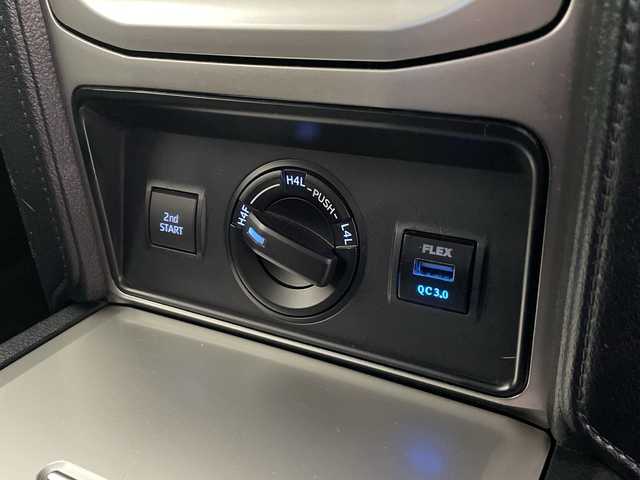 トヨタ ランドクルーザー プラド TX 愛知県 2022(令4)年 4.2万km ブラック ワンオーナー/ALPINE9型ナビ・フルセグＴＶ/バックカメラ/2インチリフトアップ/XELF 17インチAW/ホワイトレタータイヤ/LEDヘッドライト/ETC/スマートキー/レーダークルーズ/ルーフレール