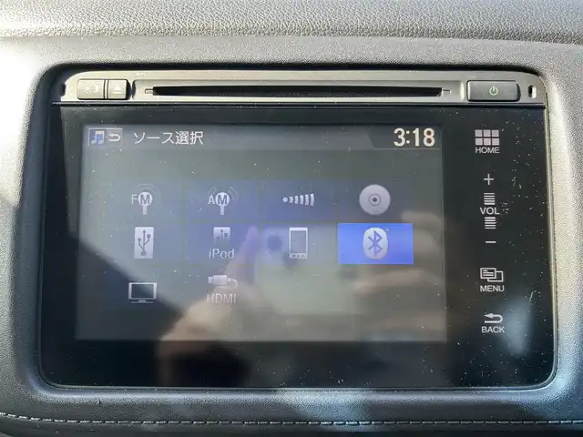 ホンダ ヴェゼル ハイブリッド Z 岡山県 2014(平26)年 9.7万km ホワイトオーキッドパール 登録時走行距離96630km/純正ナビ/フルセグTV(AM.FM.CD.DVD.TV.BT)/バックカメラ/ETC/シートヒーター/シティーブレーキアクティブシステム/クルーズコントロール/オートライト/アイドリングストップ/17インチ純正AW/純正フロアマット