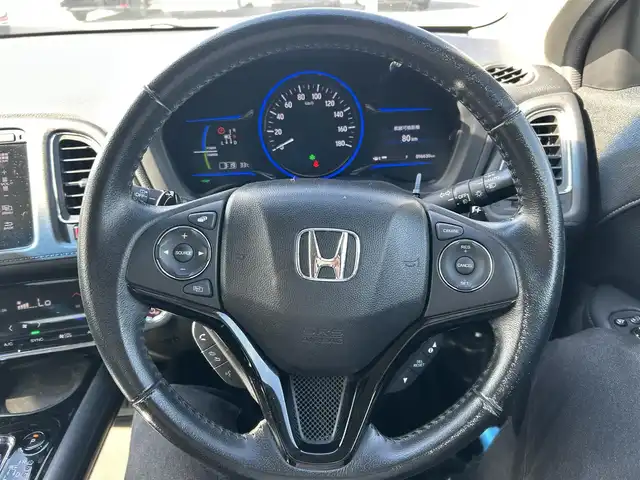 ホンダ ヴェゼル ハイブリッド Z 岡山県 2014(平26)年 9.7万km ホワイトオーキッドパール 登録時走行距離96630km/純正ナビ/フルセグTV(AM.FM.CD.DVD.TV.BT)/バックカメラ/ETC/シートヒーター/シティーブレーキアクティブシステム/クルーズコントロール/オートライト/アイドリングストップ/17インチ純正AW/純正フロアマット