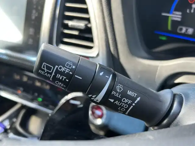 ホンダ ヴェゼル ハイブリッド Z 岡山県 2014(平26)年 9.7万km ホワイトオーキッドパール 登録時走行距離96630km/純正ナビ/フルセグTV(AM.FM.CD.DVD.TV.BT)/バックカメラ/ETC/シートヒーター/シティーブレーキアクティブシステム/クルーズコントロール/オートライト/アイドリングストップ/17インチ純正AW/純正フロアマット