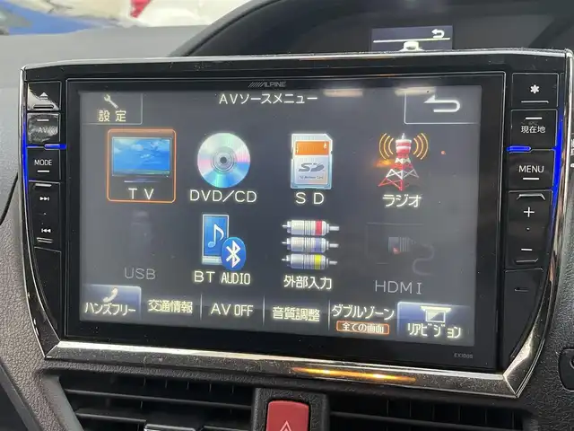 トヨタ ヴォクシー ZS 千葉県 2014(平26)年 9.5万km ブラック 純正ディーラーナビ(AM/FM/DVD/CD/BT/USB/HDMI/フルセグ)/フリップダウンモニター/バックカメラ/両側パワースライドドア/アイドリングストップ/ステアリングリモコン/エコモード機能/横滑り防止機能/LEDヘッドライト/ETC/プッシュスタート/電動格納ミラー/バニティランプ/後部座席窓サンシェード