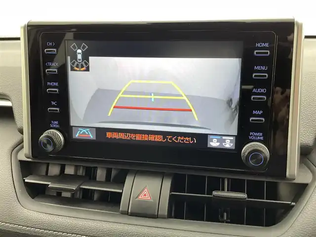 トヨタ ＲＡＶ４ X 熊本県 2021(令3)年 6.5万km ホワイトパールクリスタルシャイン 禁煙車　/純正ディスプレイオーディオ（ＡｐｐｌＣａｒＰｌａｙ・ＢＴ・フルセグ・ＵＳＢ）/バックカメラ　/純正前後ドライブレコーダー　/ビルトインＥＴＣ　/レーダークルーズコントロール　/衝突軽減ブレーキ　/レーンキープアシスト/ブラインドスポットモニター/横滑り防止/前後クリアランスソナー/パーキングアシスト/オートホールド/電動パーキング/ルーフレール/純正フロアマット/純正１８インチAW/オートライト/オートマチックハイビーム/フォグランプ/スマートキー/プッシュスタート/スペアキー1本/保証書/取扱説明書