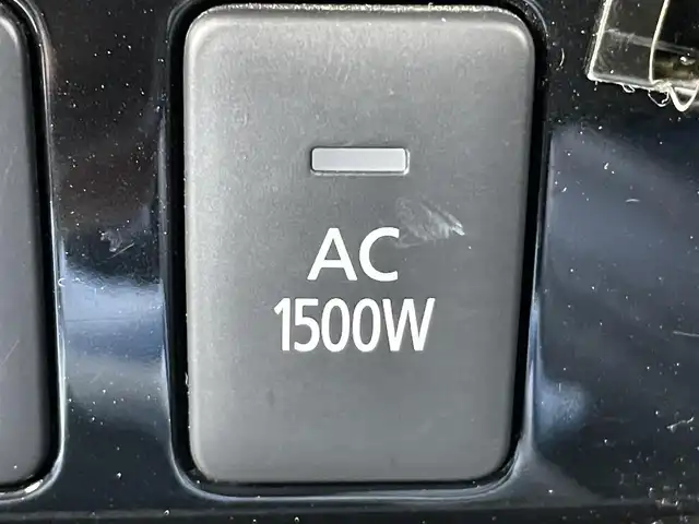 三菱 アウトランダー ＰＨＥＶ G 岡山県 2018(平30)年 7.5万km シルキーホワイト 登録時走行距離：　74184km/禁煙車/全方位カメラ/純正ナビ(型番：CN-H500WD)/　(CD/DVD/フルセグTV/Bluetooth)/フリップダウンモニター/ルーフキャリア/クルーズコントロール(追従走行あり)/衝突被害軽減システム/車線逸脱警報（レーンキープアシスト）/コーナーセンサー/後側方車両検知警報(ブラインドスポットモニター)/ETC/ルーフラック/Clazzioレザー調シートカバー/シートヒーター/パワーシート/パワーバックドア/ステアリングヒーター/革巻きステアリング/ステアリングスイッチ/純正LEDヘッドライト/フォグライト/オートライト/プッシュスタート/スマートキー/スペアキー/パドルシフト/アイドリングストップ/純正アルミホイール 18インチ/電動格納ミラー/純正フロアマット/横滑防止装置/盗難防止装置