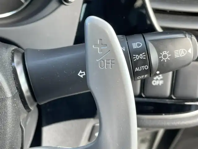 三菱 アウトランダー ＰＨＥＶ G 岡山県 2018(平30)年 7.5万km シルキーホワイト 登録時走行距離：　74184km/禁煙車/全方位カメラ/純正ナビ(型番：CN-H500WD)/　(CD/DVD/フルセグTV/Bluetooth)/フリップダウンモニター/ルーフキャリア/クルーズコントロール(追従走行あり)/衝突被害軽減システム/車線逸脱警報（レーンキープアシスト）/コーナーセンサー/後側方車両検知警報(ブラインドスポットモニター)/ETC/ルーフラック/Clazzioレザー調シートカバー/シートヒーター/パワーシート/パワーバックドア/ステアリングヒーター/革巻きステアリング/ステアリングスイッチ/純正LEDヘッドライト/フォグライト/オートライト/プッシュスタート/スマートキー/スペアキー/パドルシフト/アイドリングストップ/純正アルミホイール 18インチ/電動格納ミラー/純正フロアマット/横滑防止装置/盗難防止装置