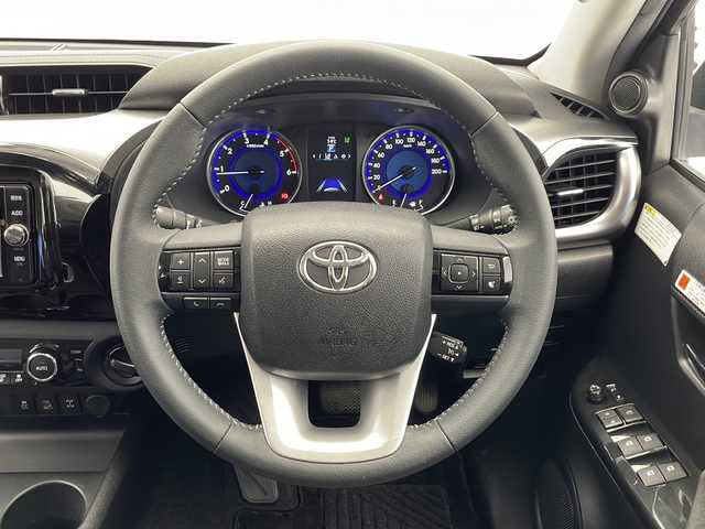 トヨタ ハイラックス Z 千葉県 2018(平30)年 5.8万km アティチュードブラックマイカ 衝突軽減ブレーキ/レーンキープアシスト/ダウンヒルアシストコントロール/センターデフロック/横滑り防止装置/フォグランプ/後席用モニター/純正ディーラーナビ/フルセグTV/バックカメラ/ステアリングスイッチ/革巻きステアリング/パワーヒーター/ETC/純正フロアマット/プッシュスタート/スマートキー/純正アルミホイール積込（サマータイヤ）